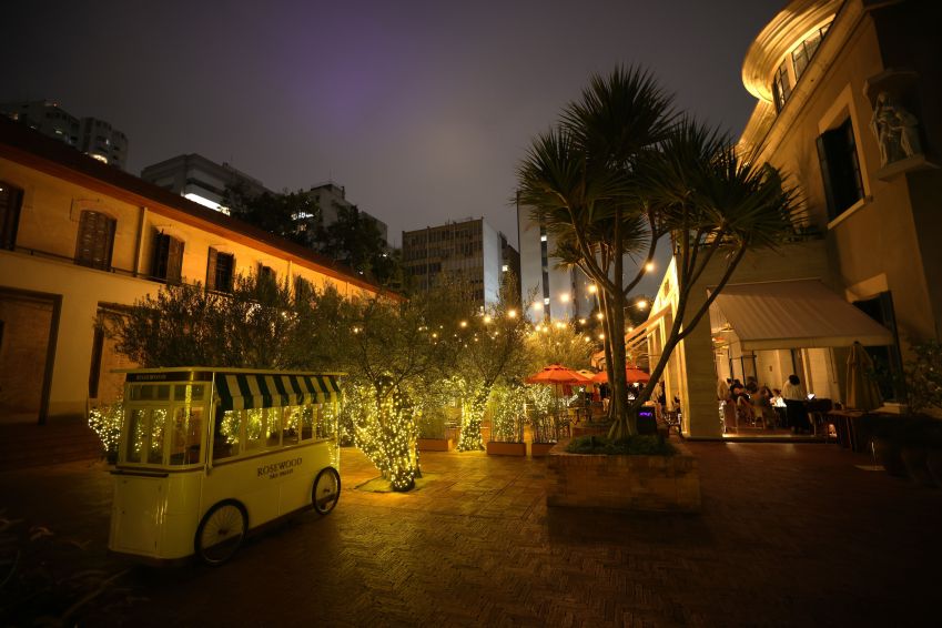 Hotel ganha decoração especial e estandes com comidas e bebidas típicas • Divulgação