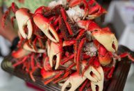 Em Curitiba, Ópera de Bambu vira referência em rodízio de caranguejo