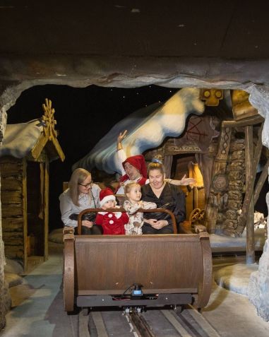 Parque de diversões é familiar e tem ambientação natalina • Instagram/Santa Park