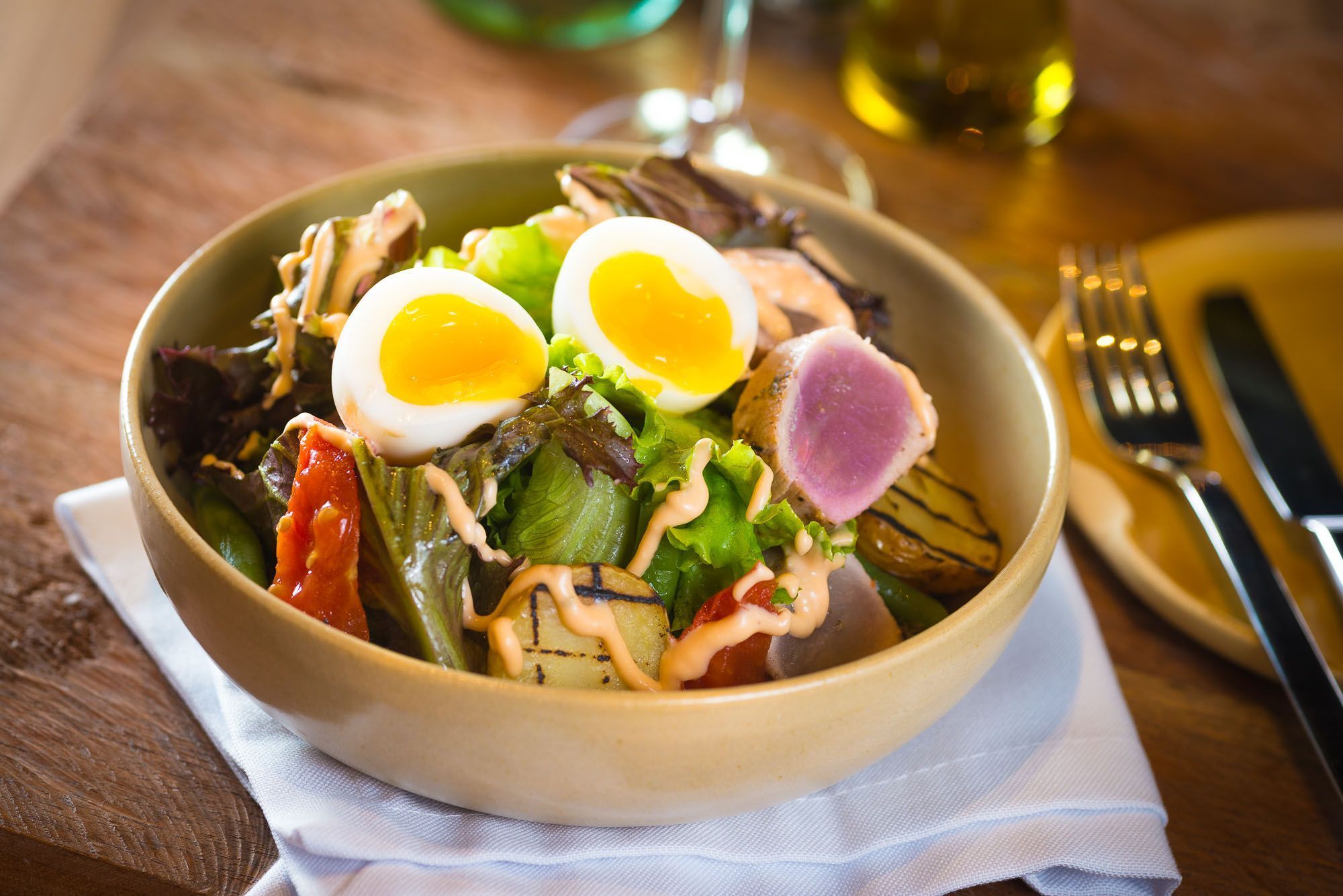 Aprenda a fazer salada com atum selado
