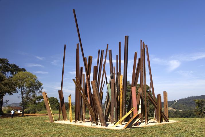 "Beam Drop", de Chris Burden • Eduardo Eckenfels