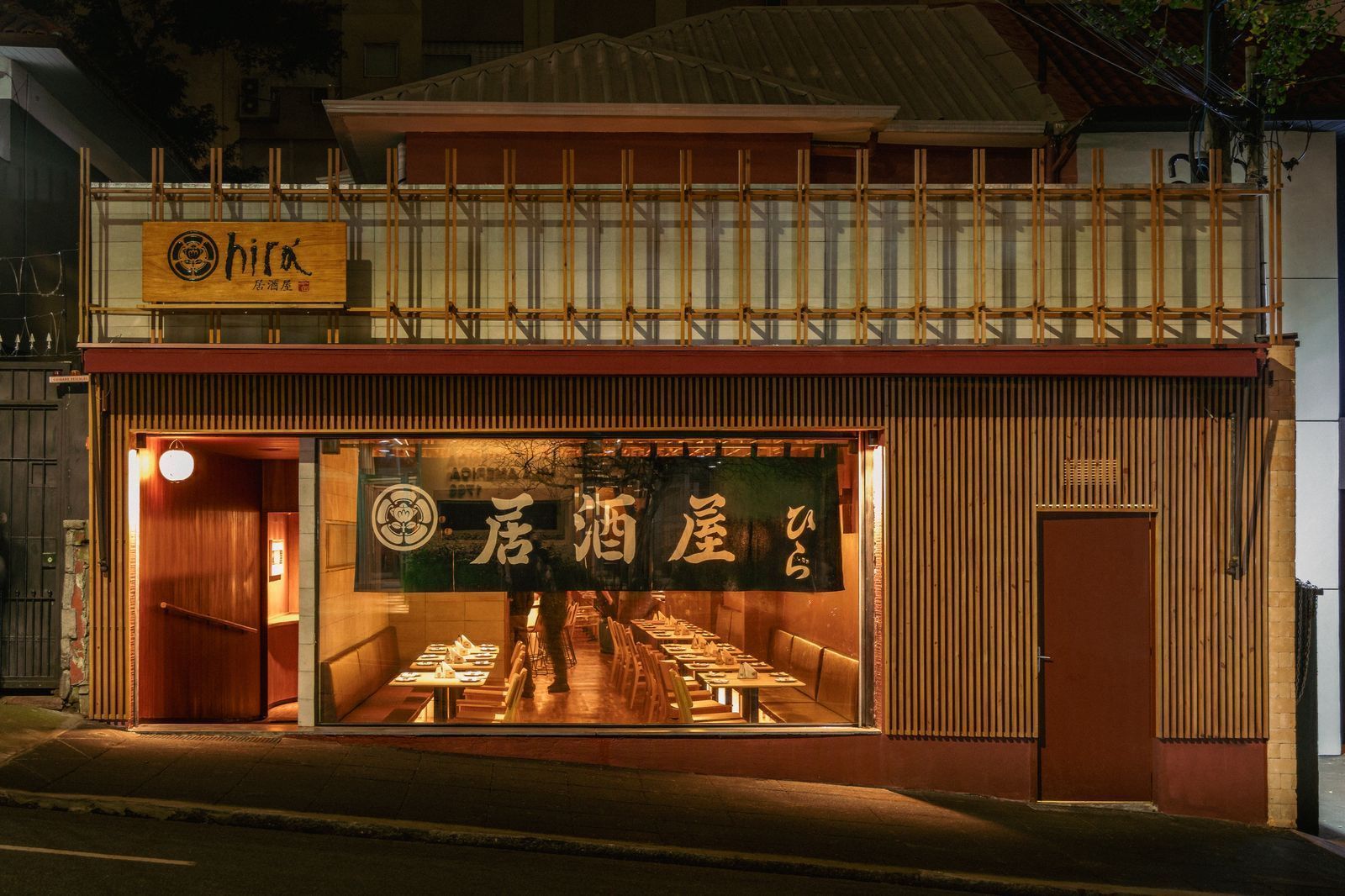 Fachada Hirá Izakaya, nos Jardins • Divulgação