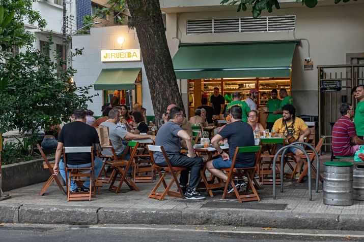 Comandado pelo chef Elia Schramm, Jurubeba abriu em janeiro de 2025 e traz clássicos da boemia • Rodrigo Azevedo