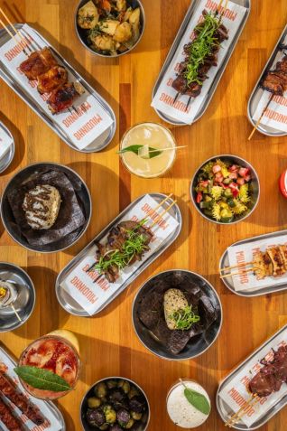 Menu do Miudinho gira em torno de comida descomplicada para compartilhar • Tomás Rangel