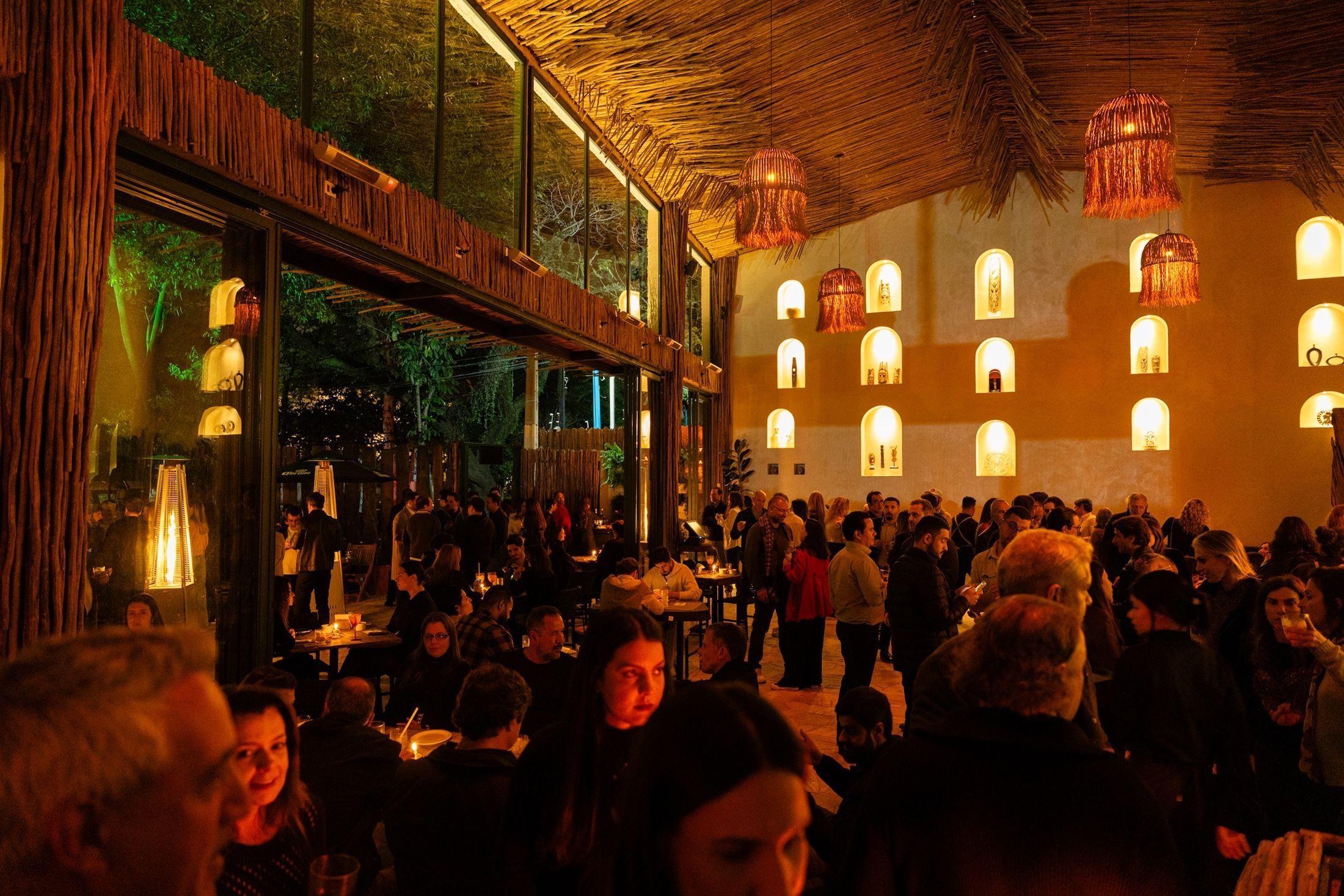 Ambiente do Nômade Bar e Restaurante • Felipe Arcas