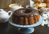 Receita: bolo de cenoura fofinho com cobertura da Feliciana Pães