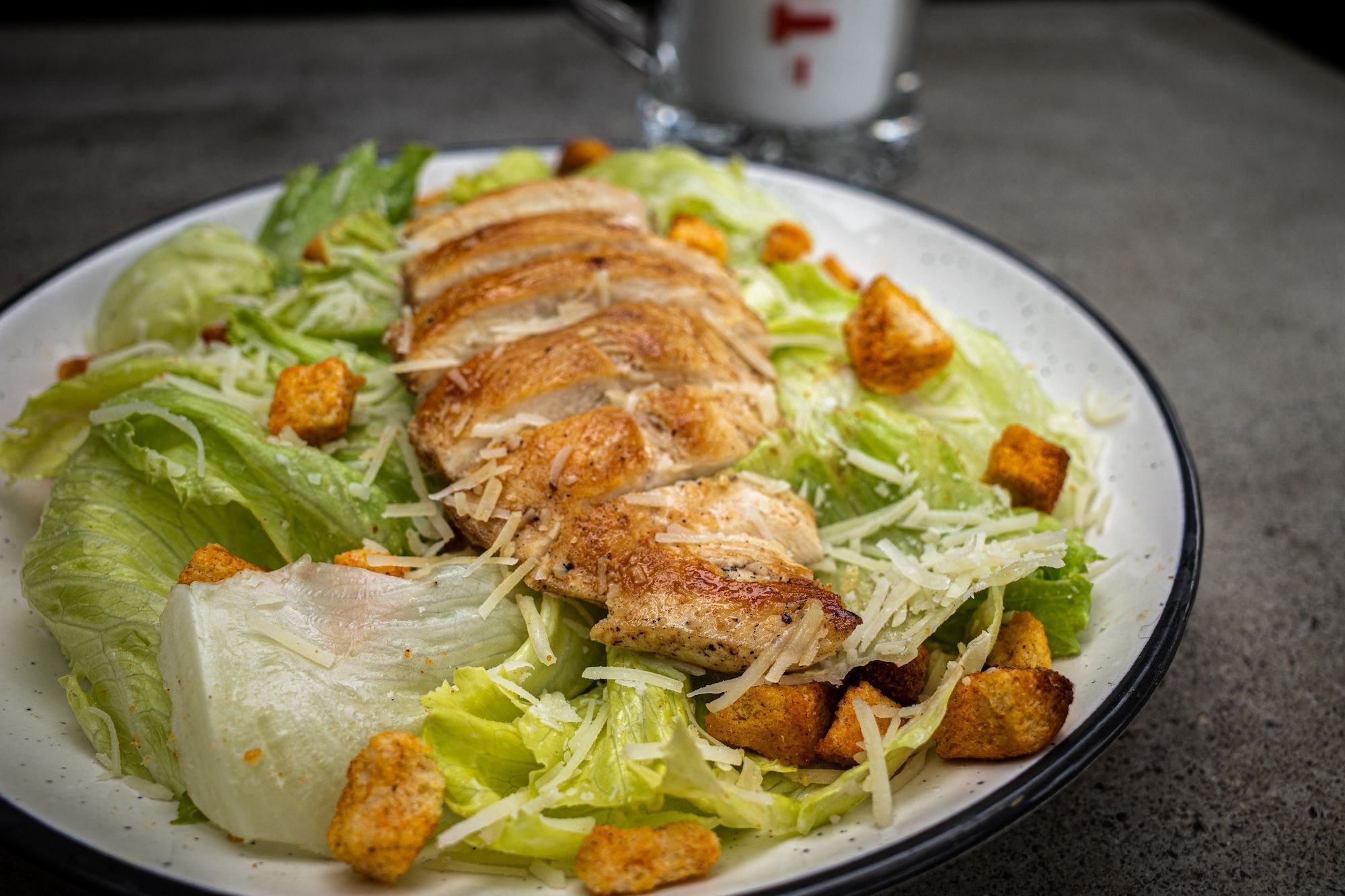 Caesar Salad do Tank Brewpub • Fabio Comolatti
