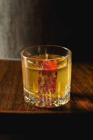 Michelly Rossi assina a carta de coquetéis • Divulgação