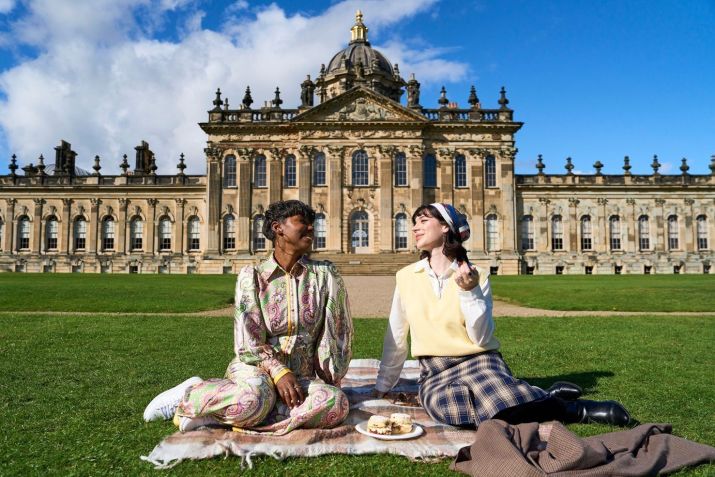 Castle Howard, em North Yorkshire, serve clássico chá da tarde nos jardins • VisitBritain/Daniel Wildey
