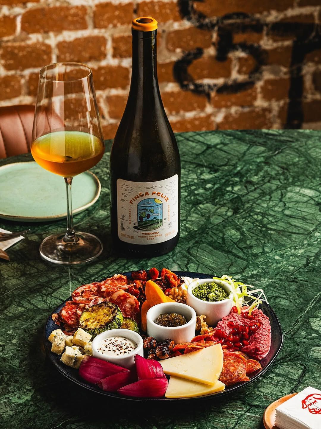Clementina Bar de Vinhos fica em Pinheiros, na zona oeste da cidade • Instagram/Clementina