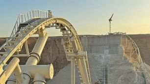 Arábia Saudita inaugura montanha-russa mais rápida, alta e longa do mundo