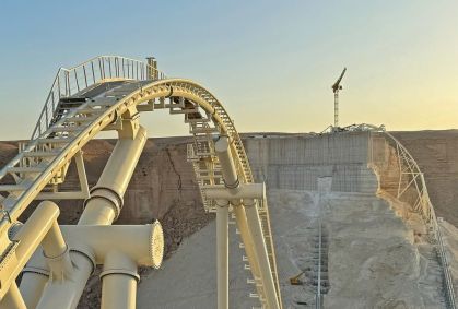 Arábia Saudita inaugura montanha-russa mais rápida, alta e longa do mundo