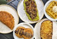 Mornings, em Curitiba, serve café da manhã o dia inteiro