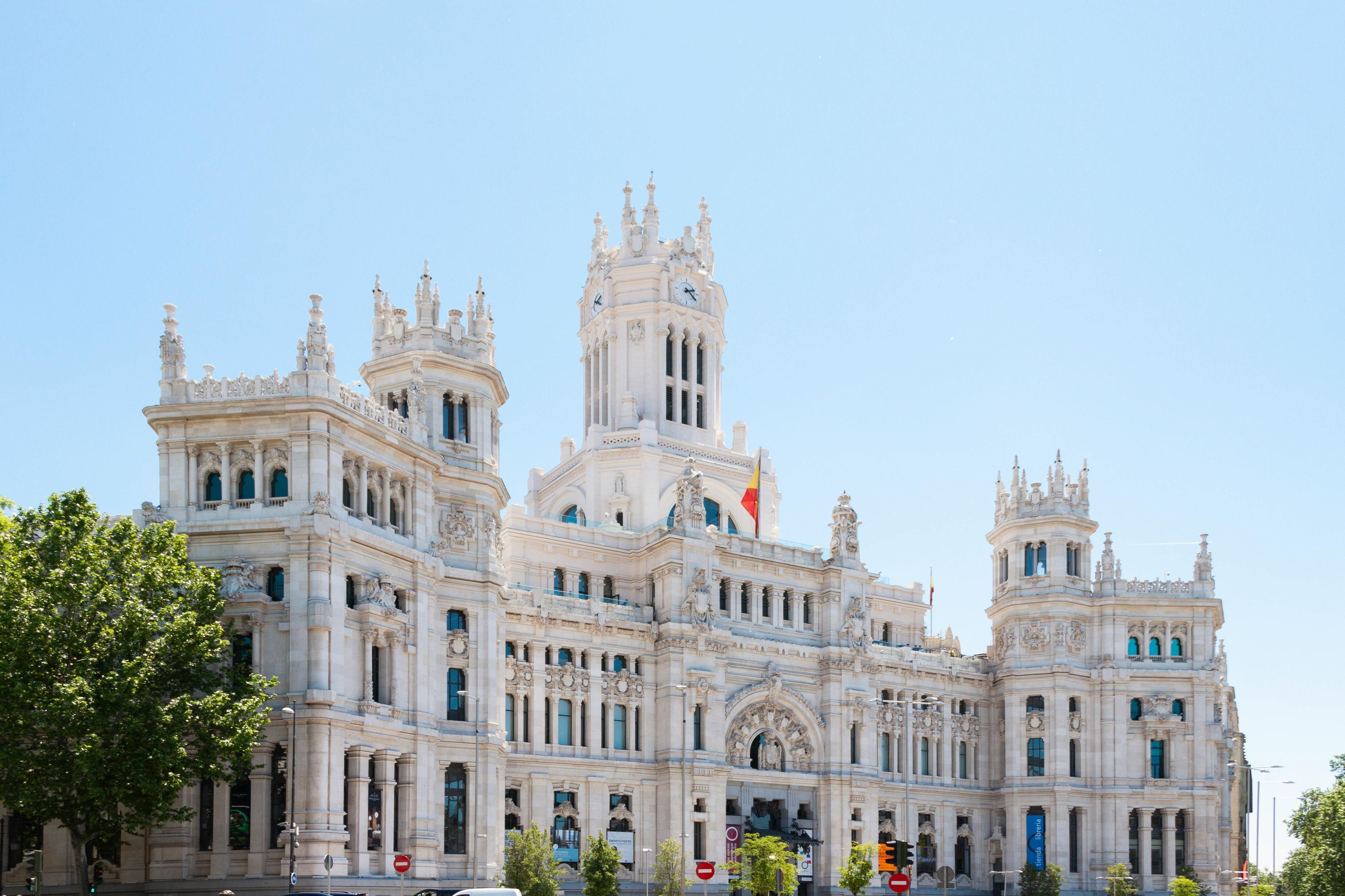 Praça de Cibeles, em Madri, é um dos pedaços mais monumentais da cidade • antonio filigno/Pexels