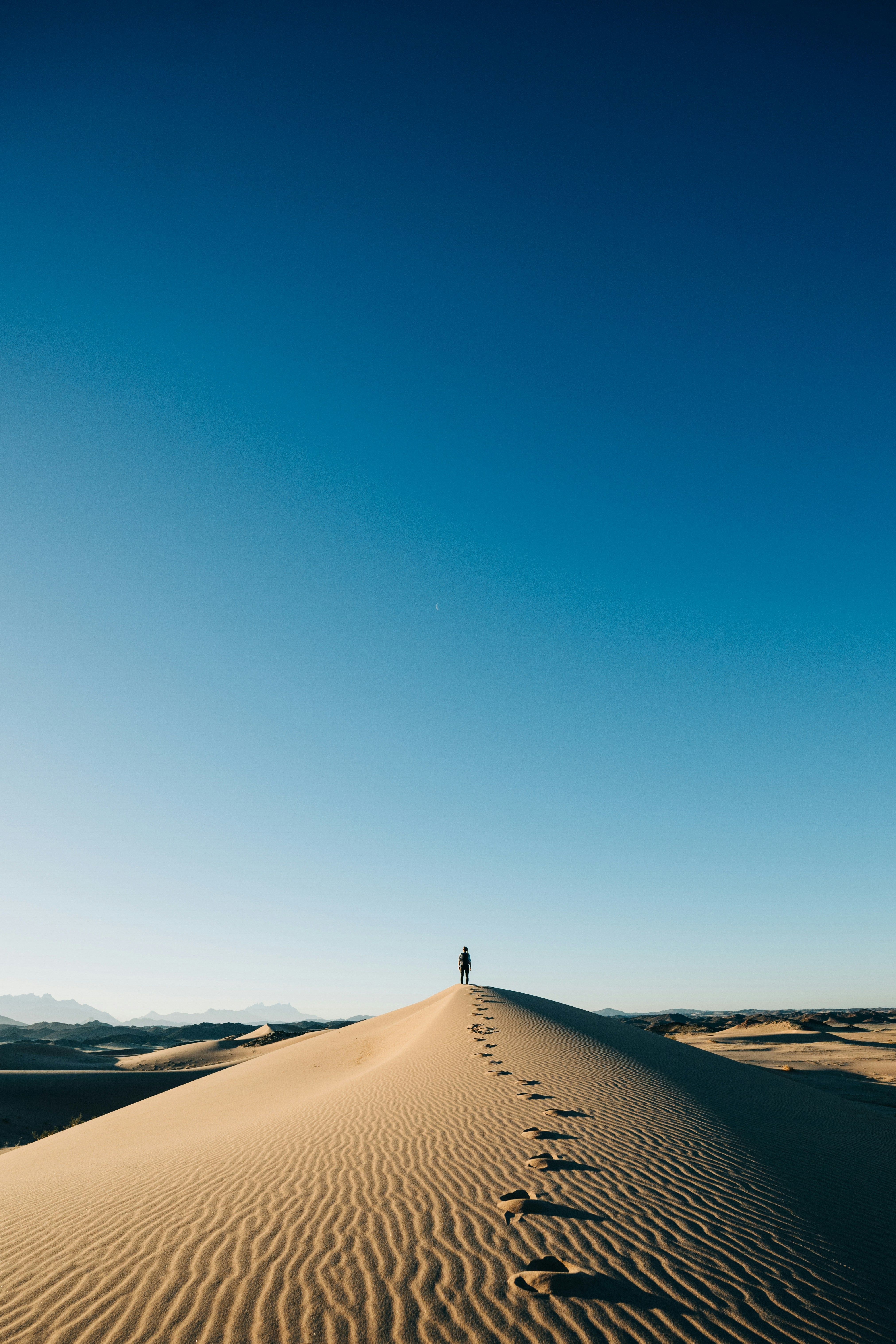 Escolher uma viagem é um exercício de contato com o próprio desejo • NEOM/Unsplash