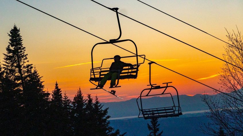 Bolton Valley oferece acomodações com acesso direto às pistas de esqui em um ambiente descontraído e voltado para a comunidade • Bolton Valley via CNN Newsource
