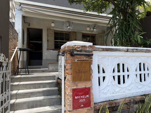 Fachada do Cais, na Vila Madalena • Tina Bini