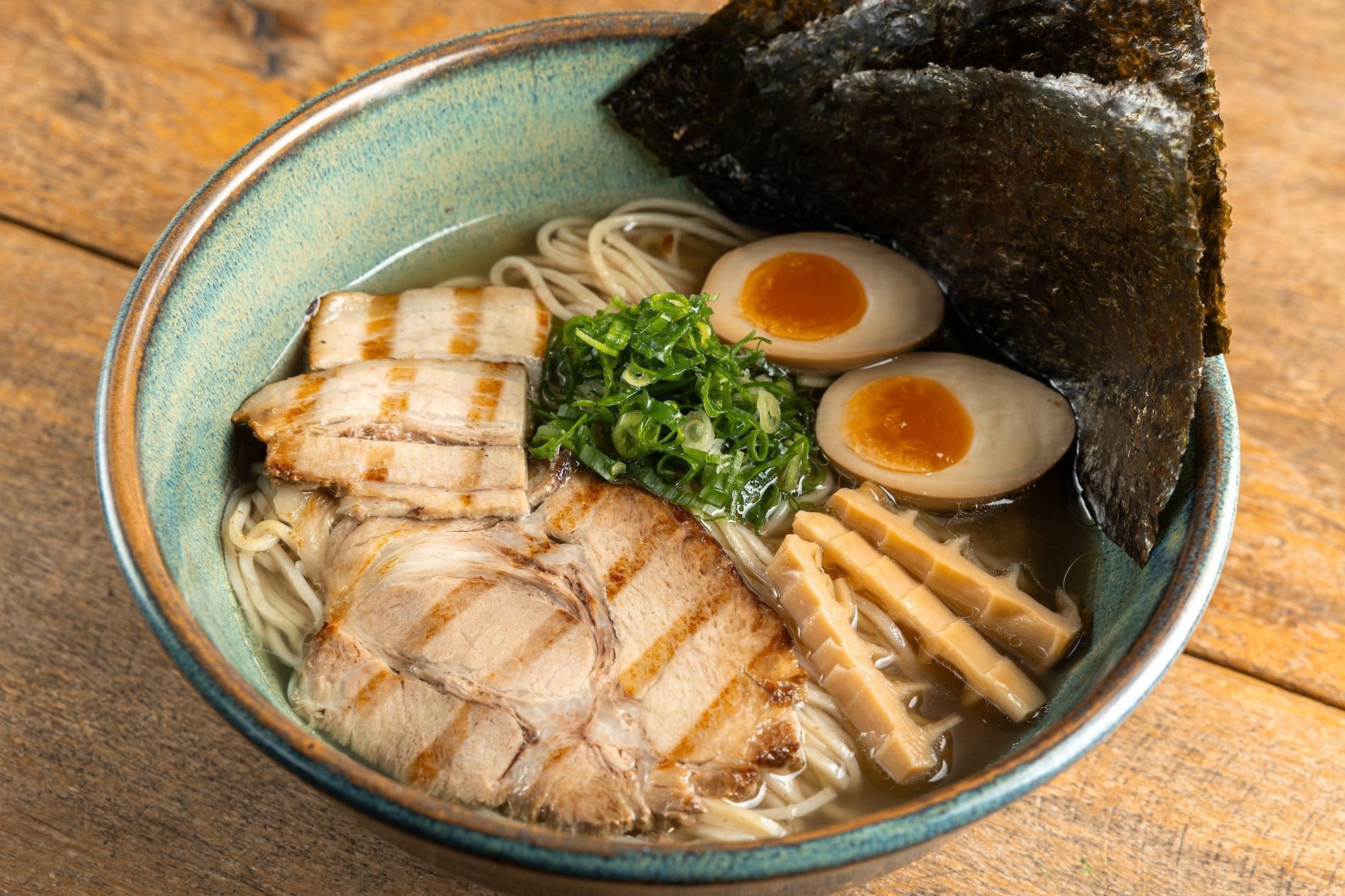 Shio Ramen com Ovo do Jojo Ramen • Rafael Salvador