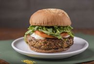 Aprenda a receita do hambúrguer vegetariano da Lanchonete da Cidade