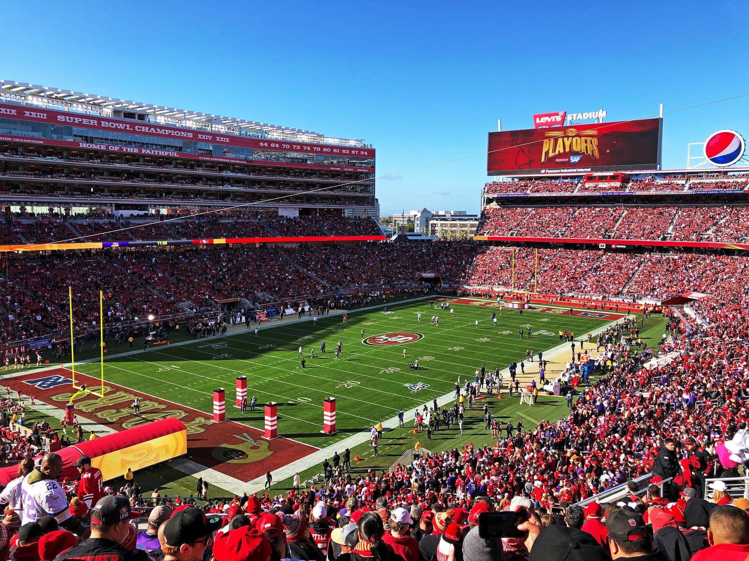 Assentos em dia de jogo no Levi's Stadium, na Califórnia