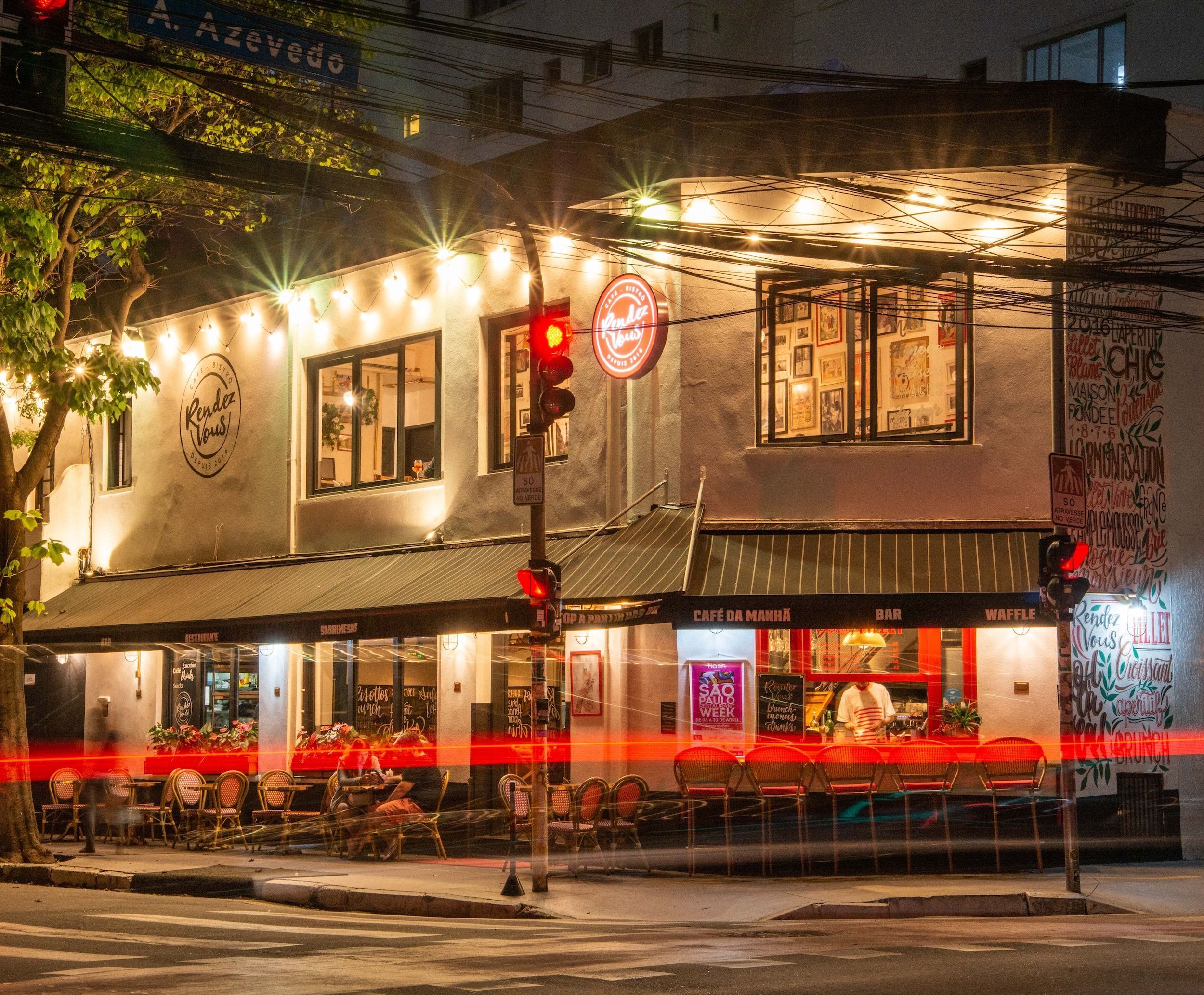 Fachada do Rendez-Vous, em Pinheiros • Gustavo Pitta