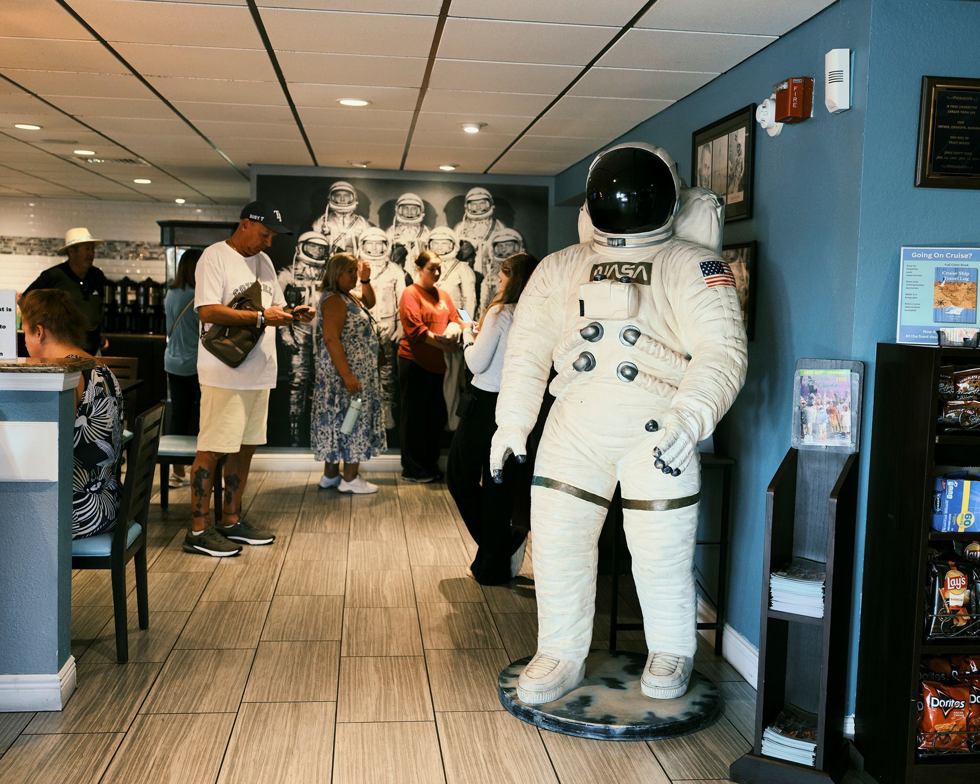 O saguão do La Quinta Inn by Wyndham Cocoa Beach-Port Canaveral • Zack Wittman for CNN via CNN Newsource