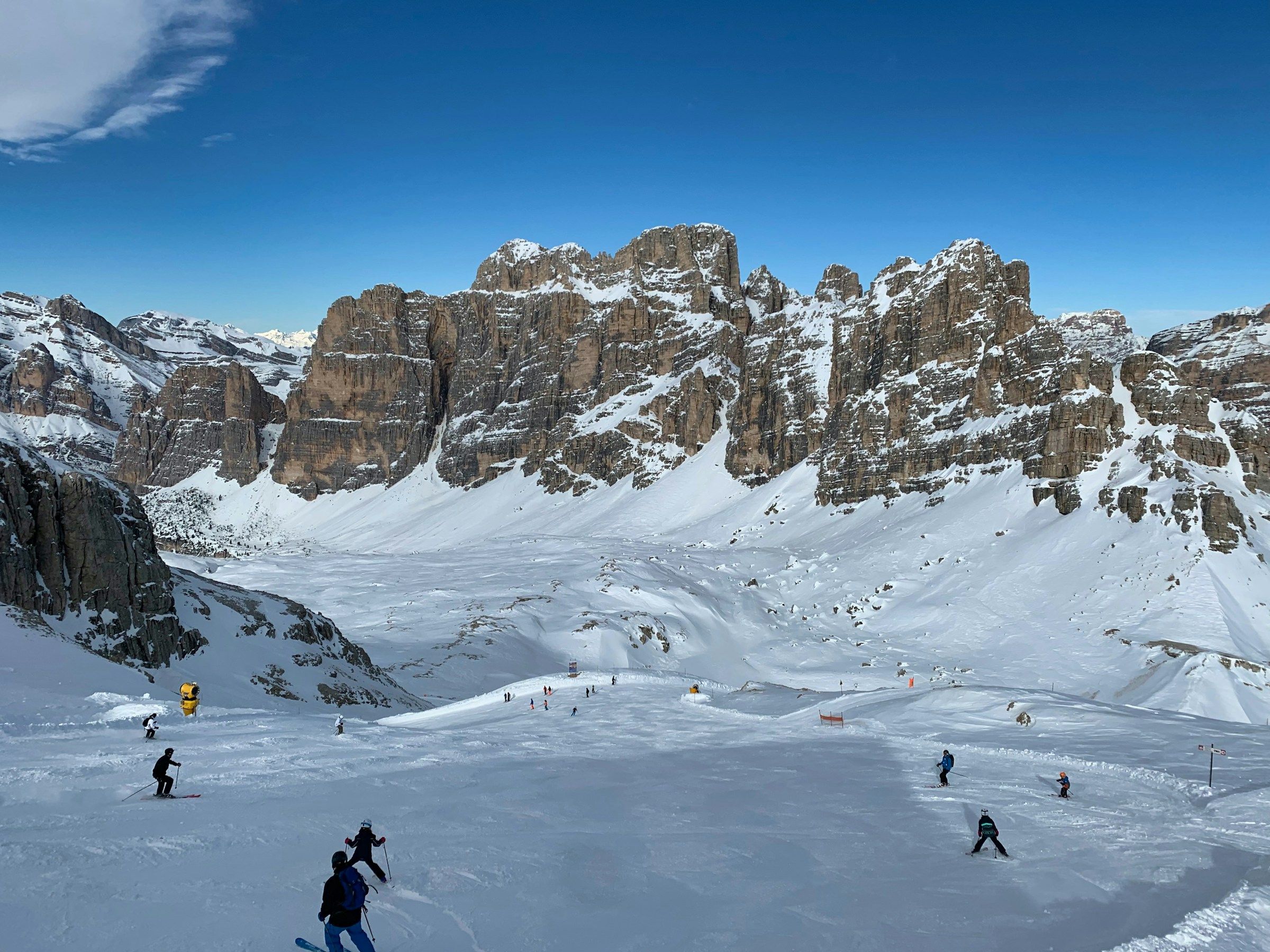 Cortina d'Ampezzo pertence às Dolomitas, cadeia de montanhas que é Patrimônio da Unesco • Secret Travel Guide/Unsplash