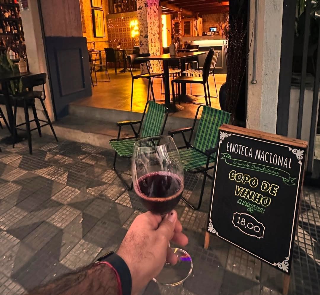 Enoteca Nacional trabalha somente com rótulos brasileiros • Reprodução/Instagram/@enoteca.nacional