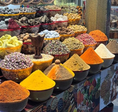 Especiarias são encontradas no souk de Dubai junto de ouro, souvenirs e roupas tradicionais • Saulo Tafarelo