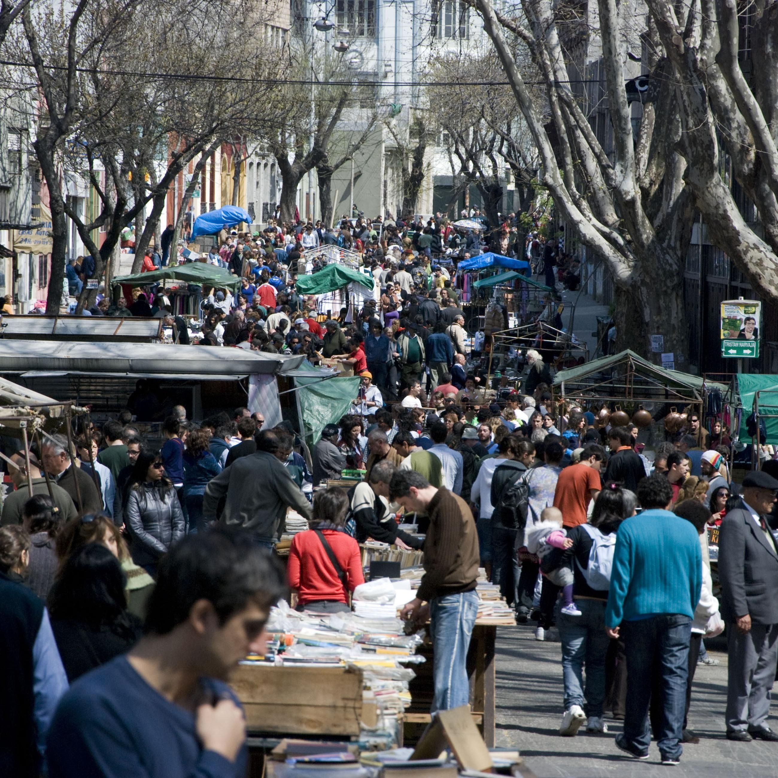 Feira de Tristán Narvaja em Montevidéu • Prefeitura de Montevidéu