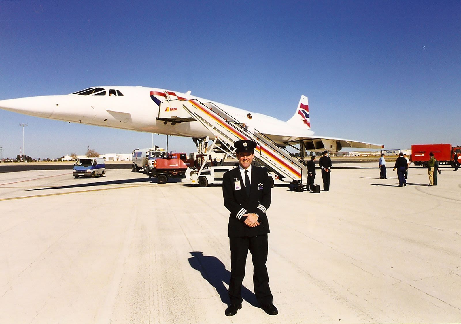 John Tye fotografado ao lado do Concorde • Cortesia de John Tye via CNN Newsource