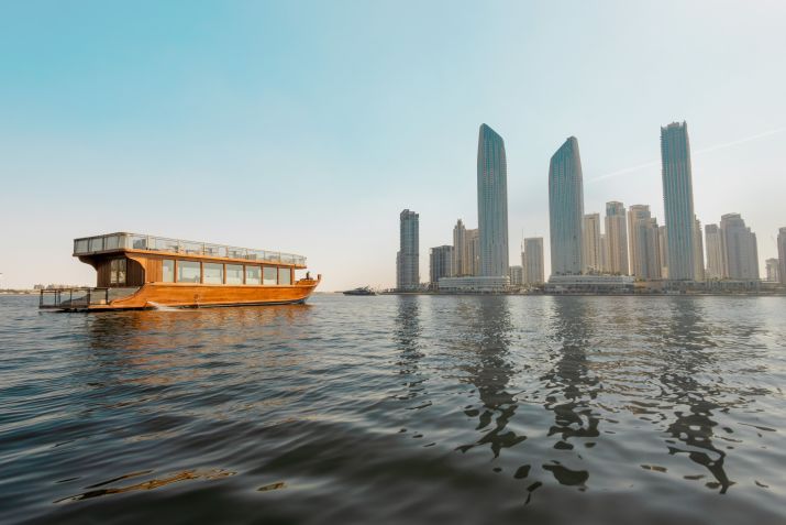 Passeio a bordo do Lady Nara é dica para arrematar o dia de forma tranquila • Lady Nara, The Nara Group