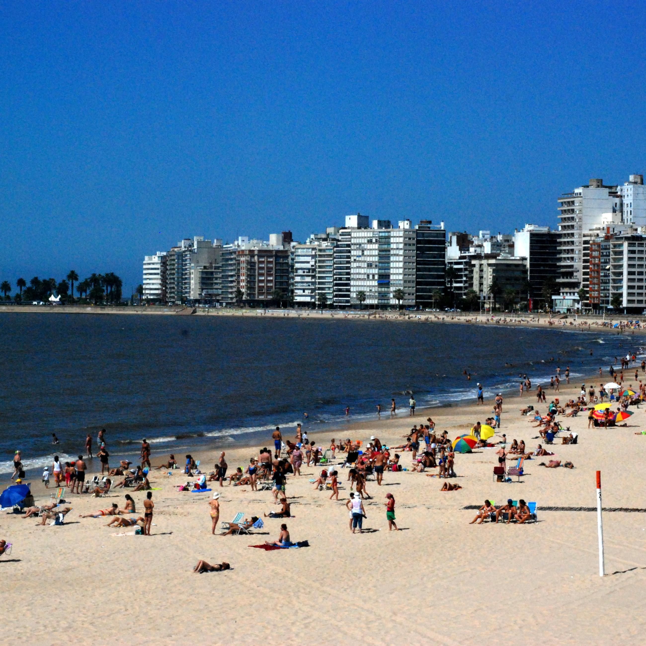 Playa de los Pocitos, em Montevidéu • Prefeitura de Montevidéu