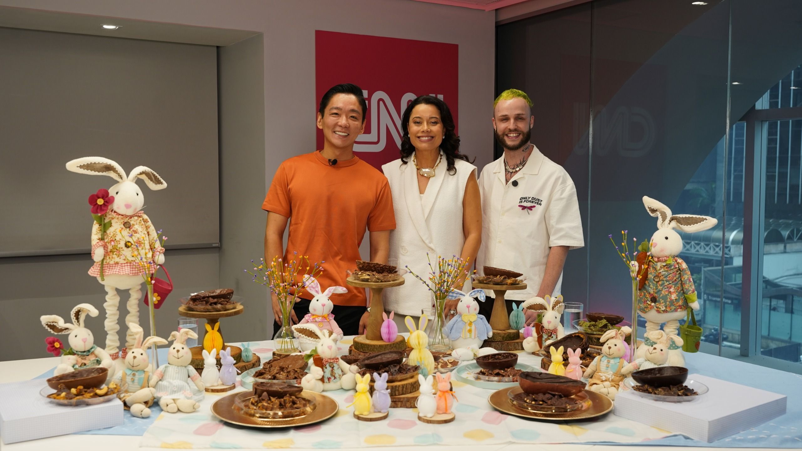César Yukio, Daniela Filomeno e Léo Salles • Divulgação CNN