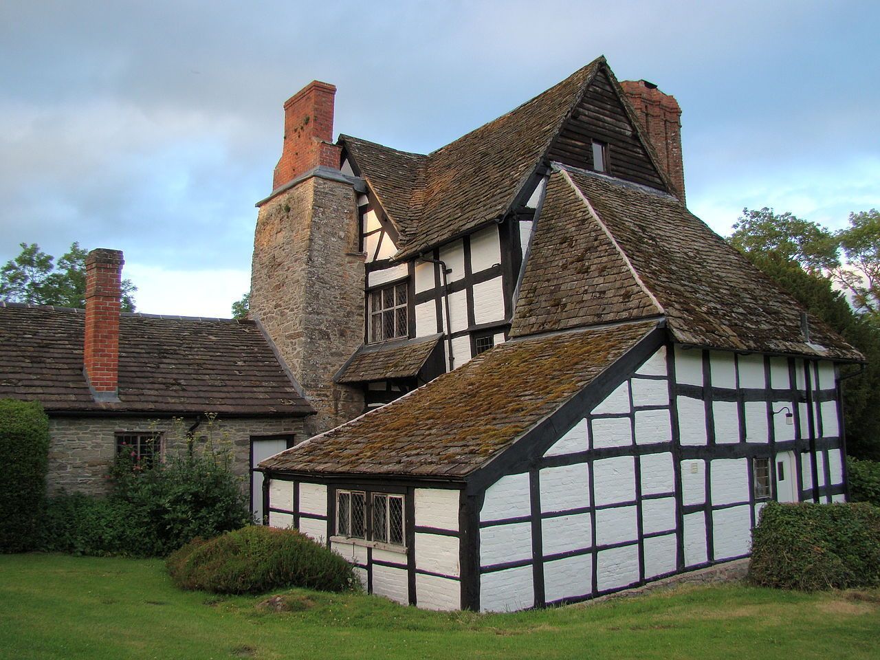Casa de fazenda Cwmmau e curral adjacente, em Herefordshire • Mieke berkelaar/Wikimedia Commons/CC BY-SA 3.0