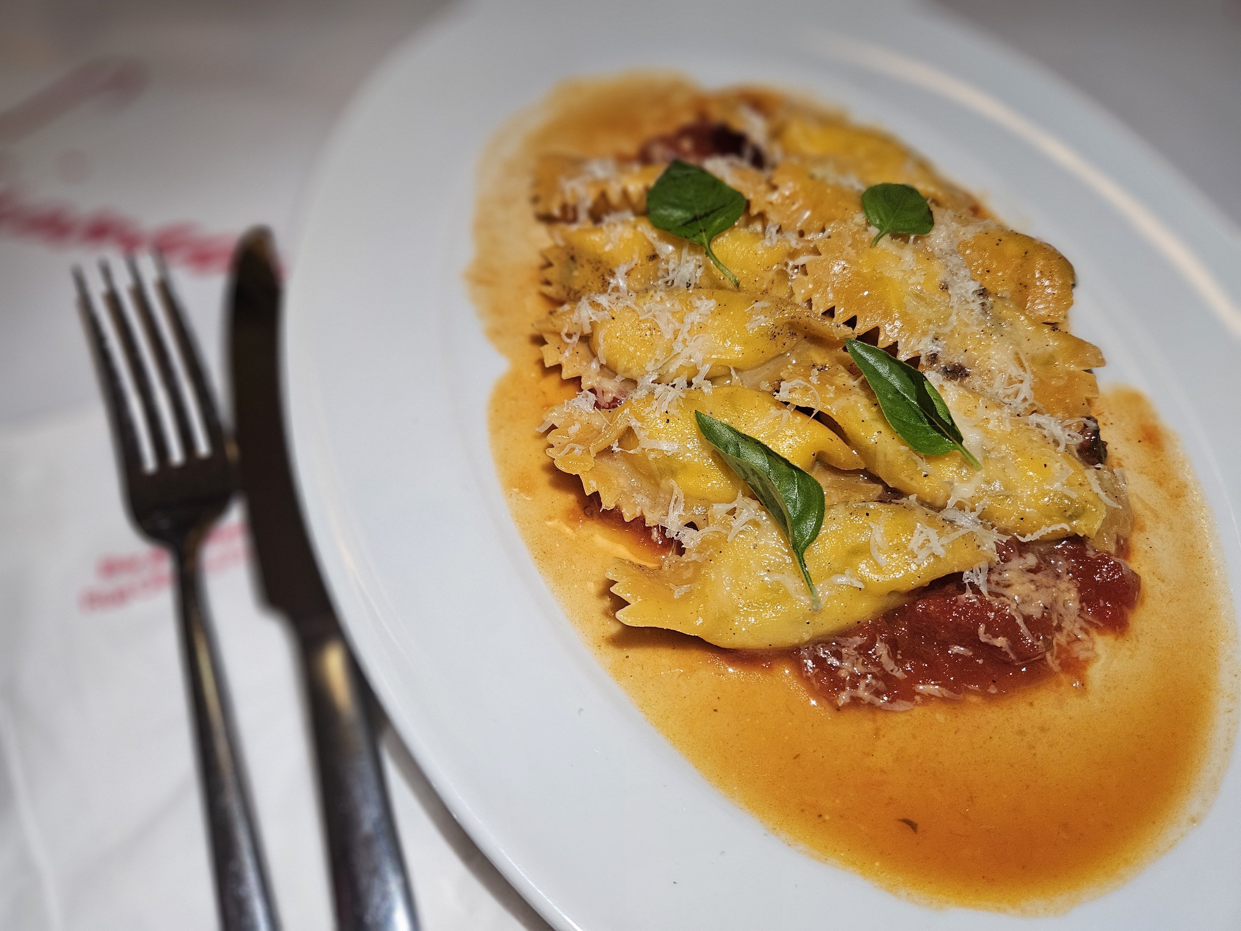 GIANCARLO AGNOLOTTI DE CREME DE QUEIJO DE CABRA E ESPINAFRE