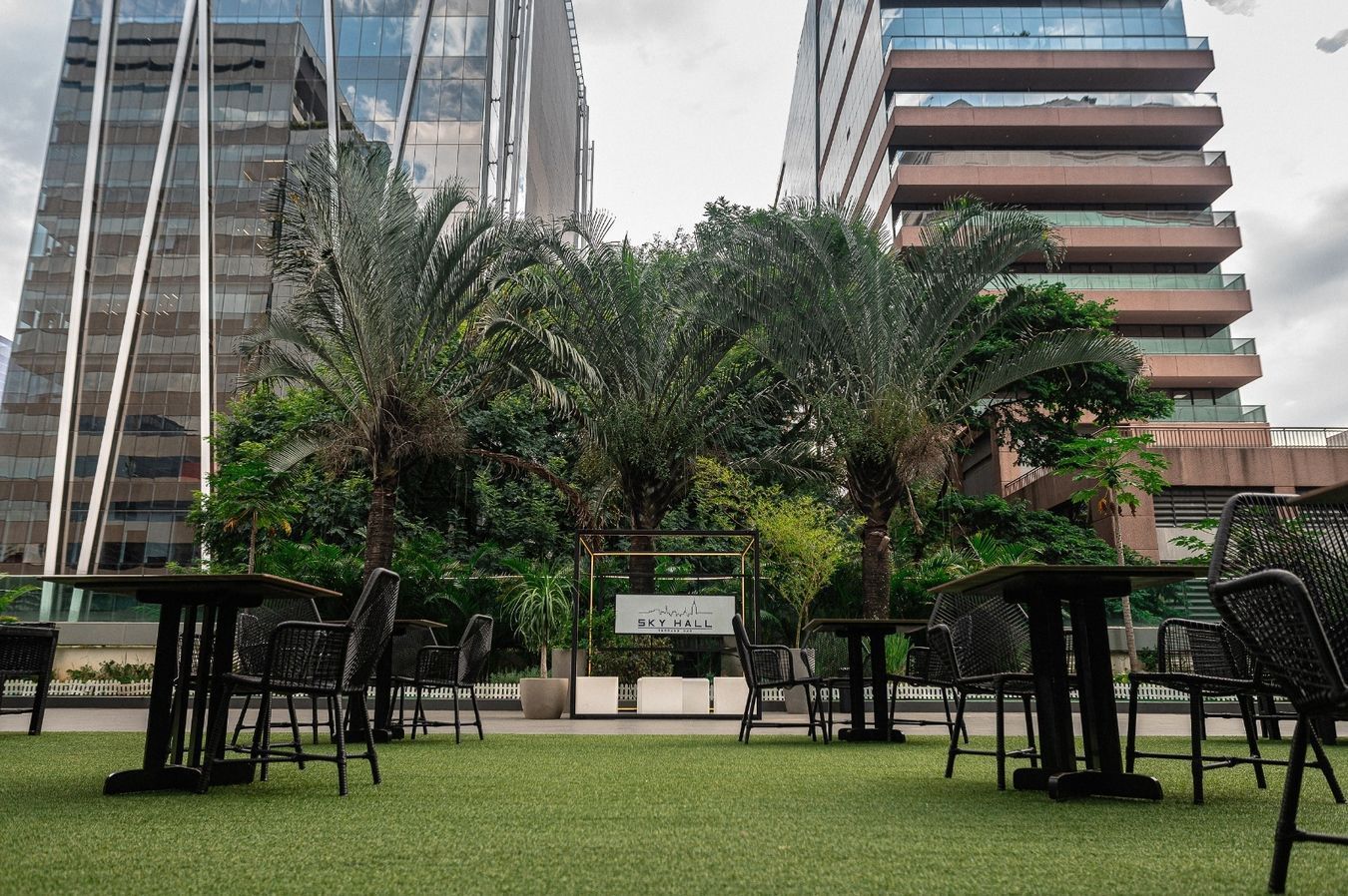 Sky Hall Terrace Bar terá noite temática do Oscar • Isabelle Ribeiro