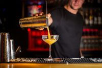 Guest bartending: entre a vitrine profissional e a perda de seu propósito