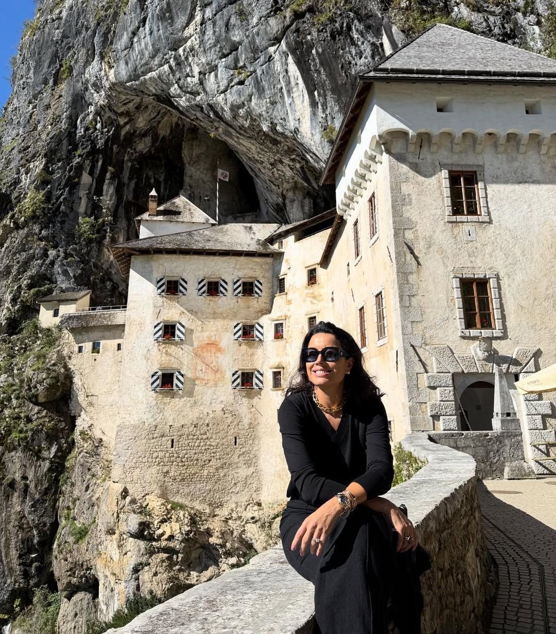 Castelo de Predjama, na Eslovênia, é fortaleza do século XIII construída na boca de uma caverna • CNN Viagem & Gastronomia