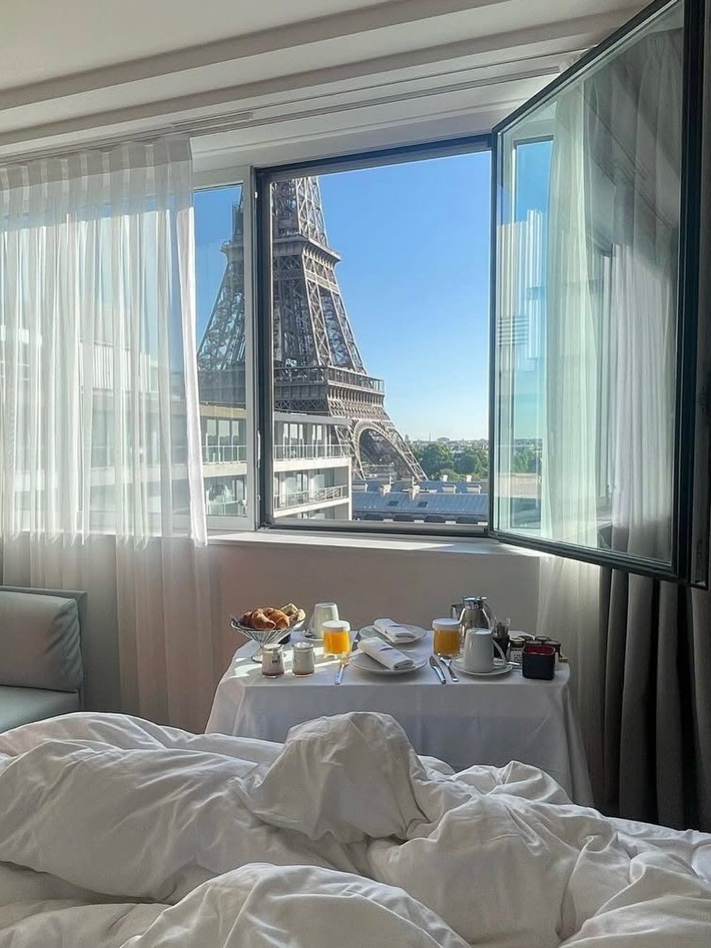 Pullman Paris Tour Eiffel é opção mais acessível para se hospedar próximo à torre • Instagram/Pullman Paris Tour Eiffel
