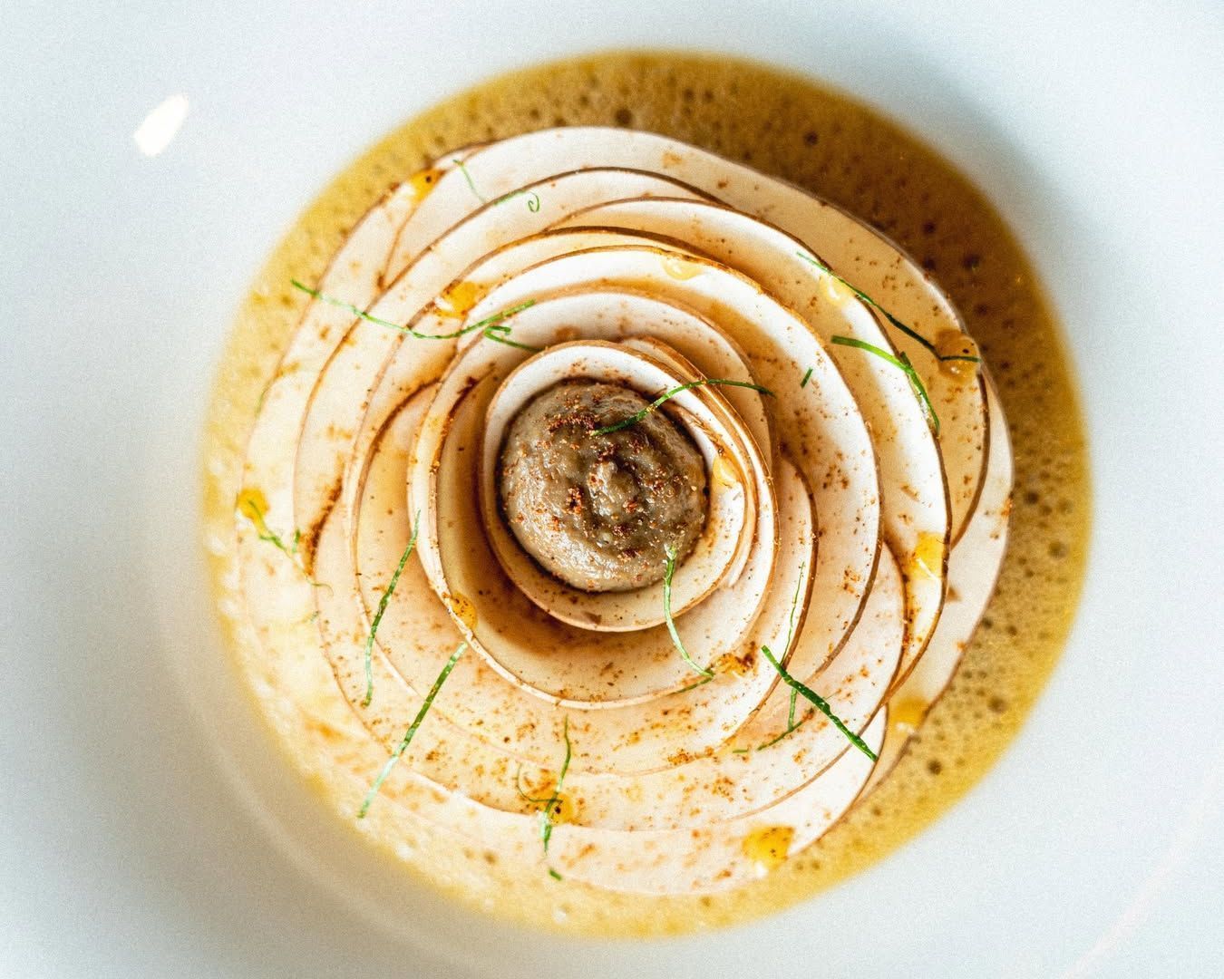 Prato do restaurante Les Morainières, na França