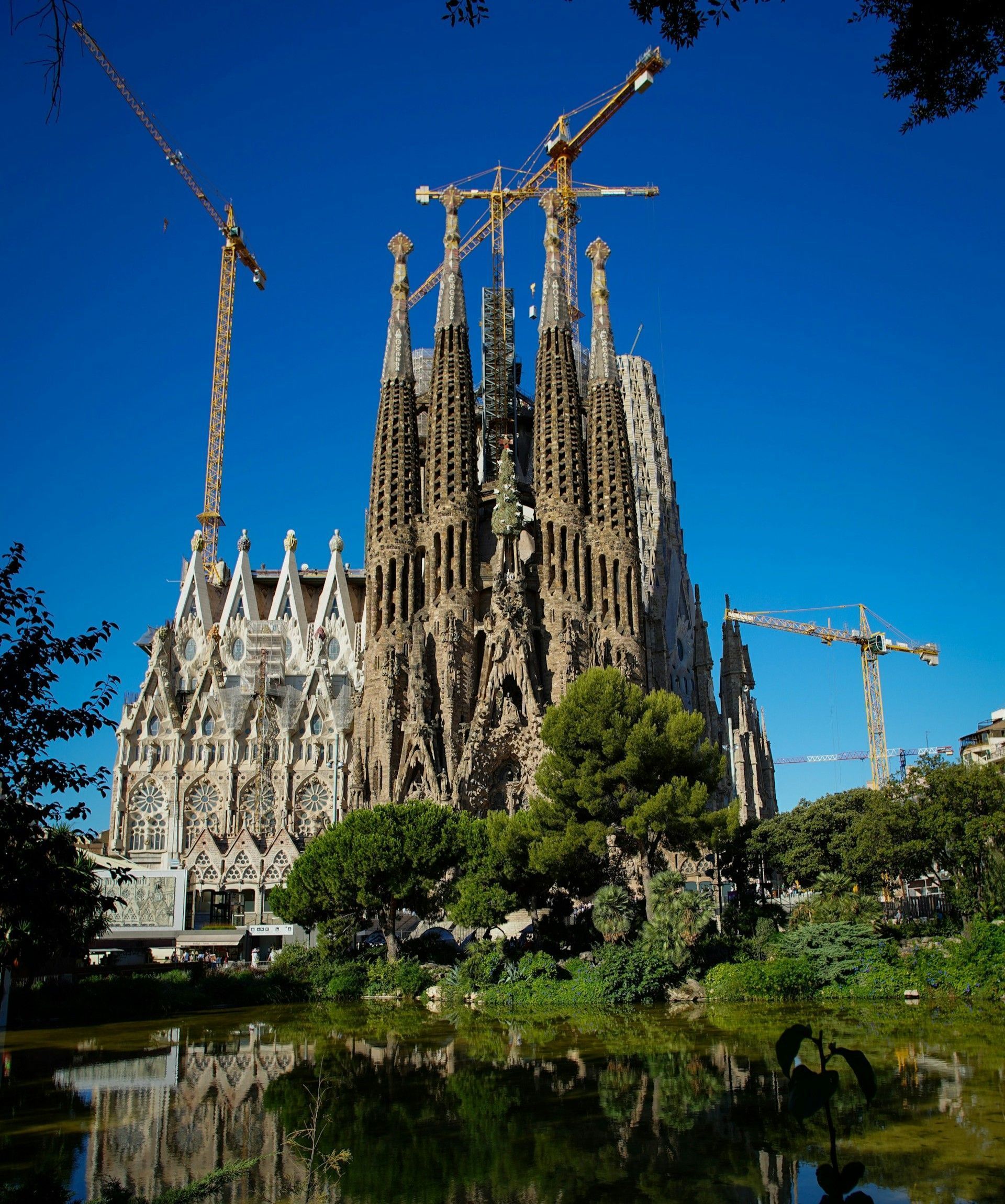 Sagrada Família tornou-se a igreja mais alta do mundo em 2025 • Uri Meron/Unsplash