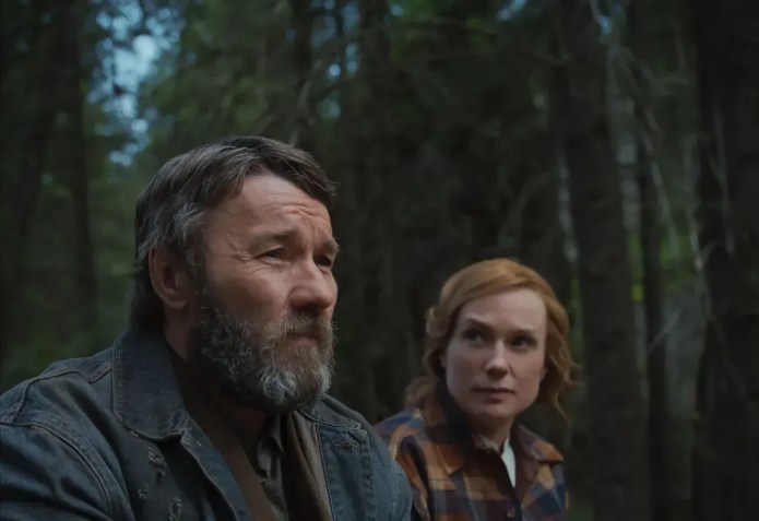 Joel Edgerton e Kerry Condon em "Sonhos de Trem" • Netflix/Divulgação