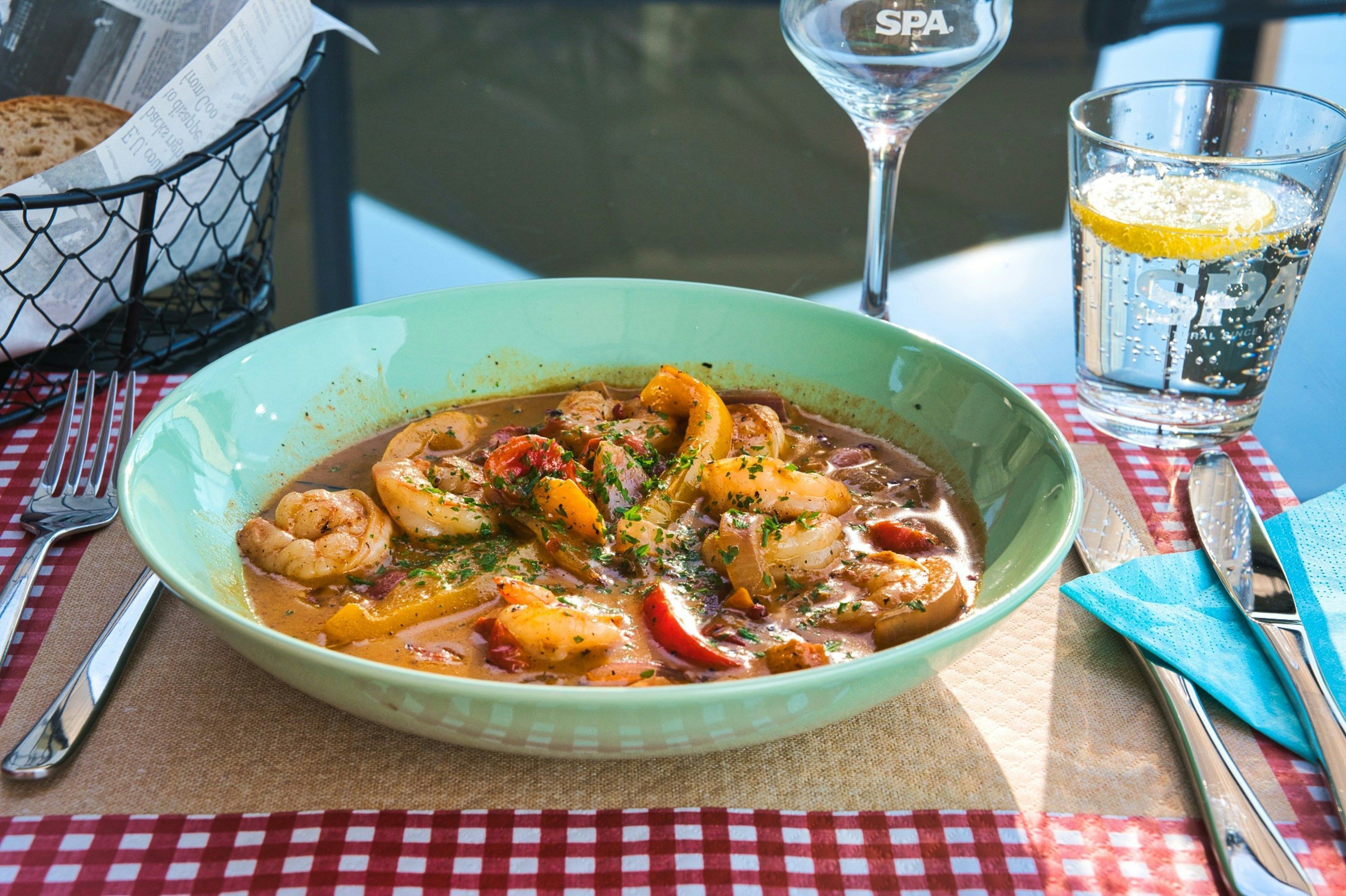 Bouillabaisse: o prato é uma versão sofisticada da pesca do dia • Unsplash