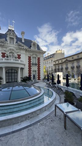 Four Seasons Hotel Buenos Aires as acomodações são distribuídas entre um edifício contemporâneo e uma mansão do início do século 20 • Tina Bini