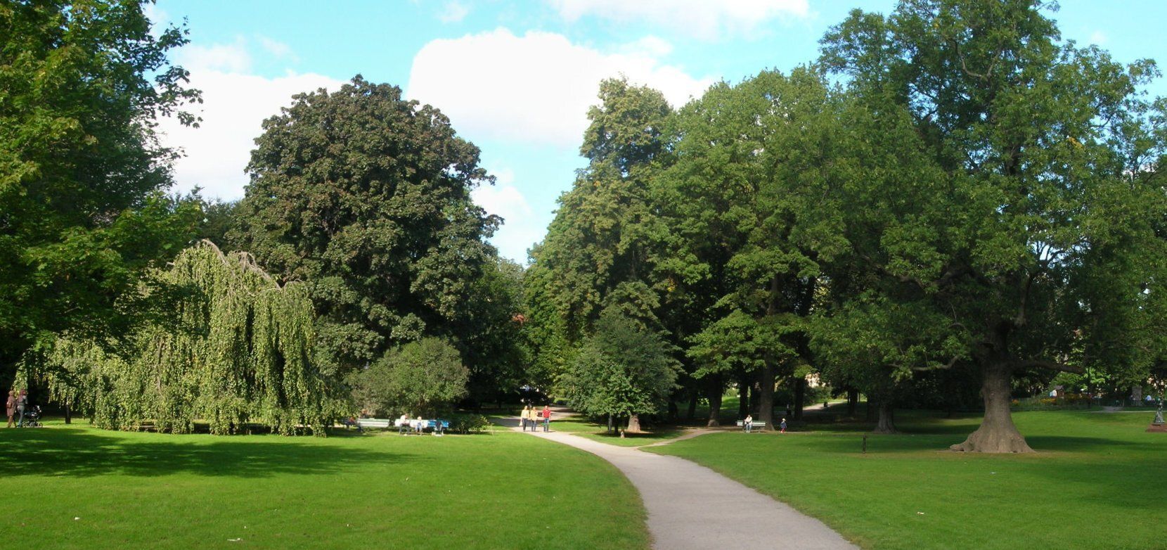 Humlegården é um parque com bastante espaço para brincar • Wikimedia Commons/CC BY-SA 2.5
