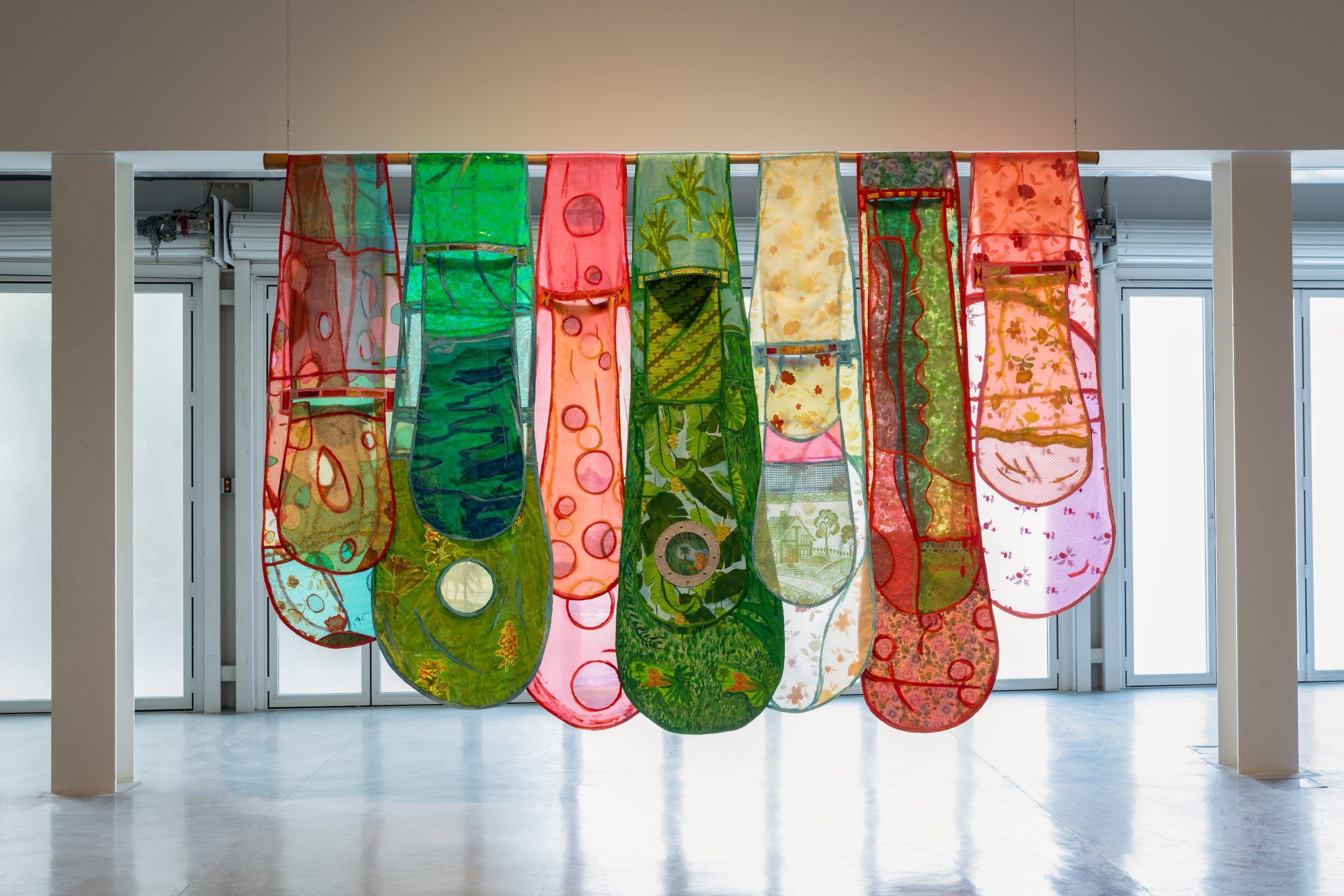 "Gotas Transparentes", obra de Leda Catunda • Divulgação
