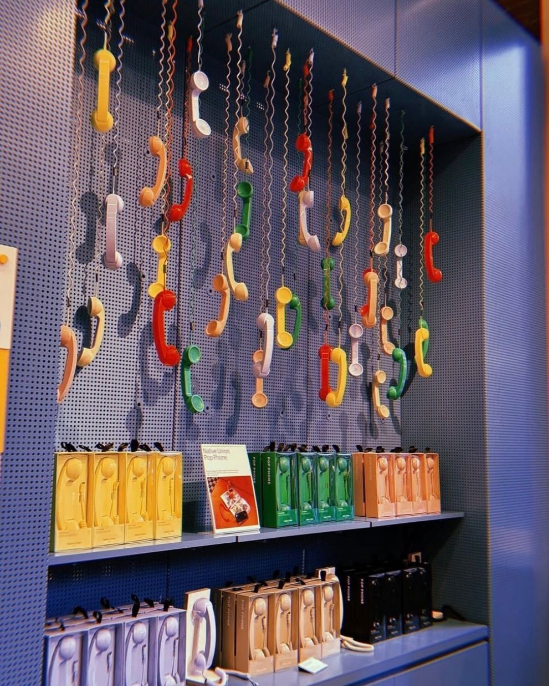 MoMA Design Store é como um universo à parte dentro do museu • Reprodução/MoMa Design Store