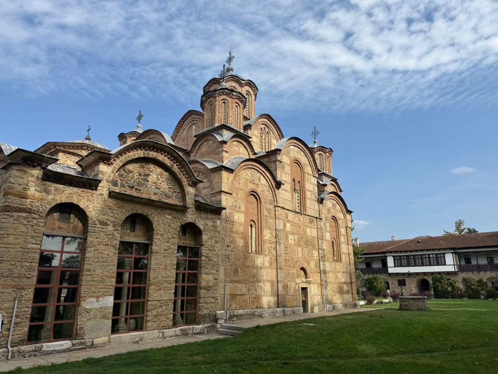 Mosteiro de Gračanica fica a uma curta distância de Pristina, a capital do Kosovo • CNN Viagem & Gastronomia