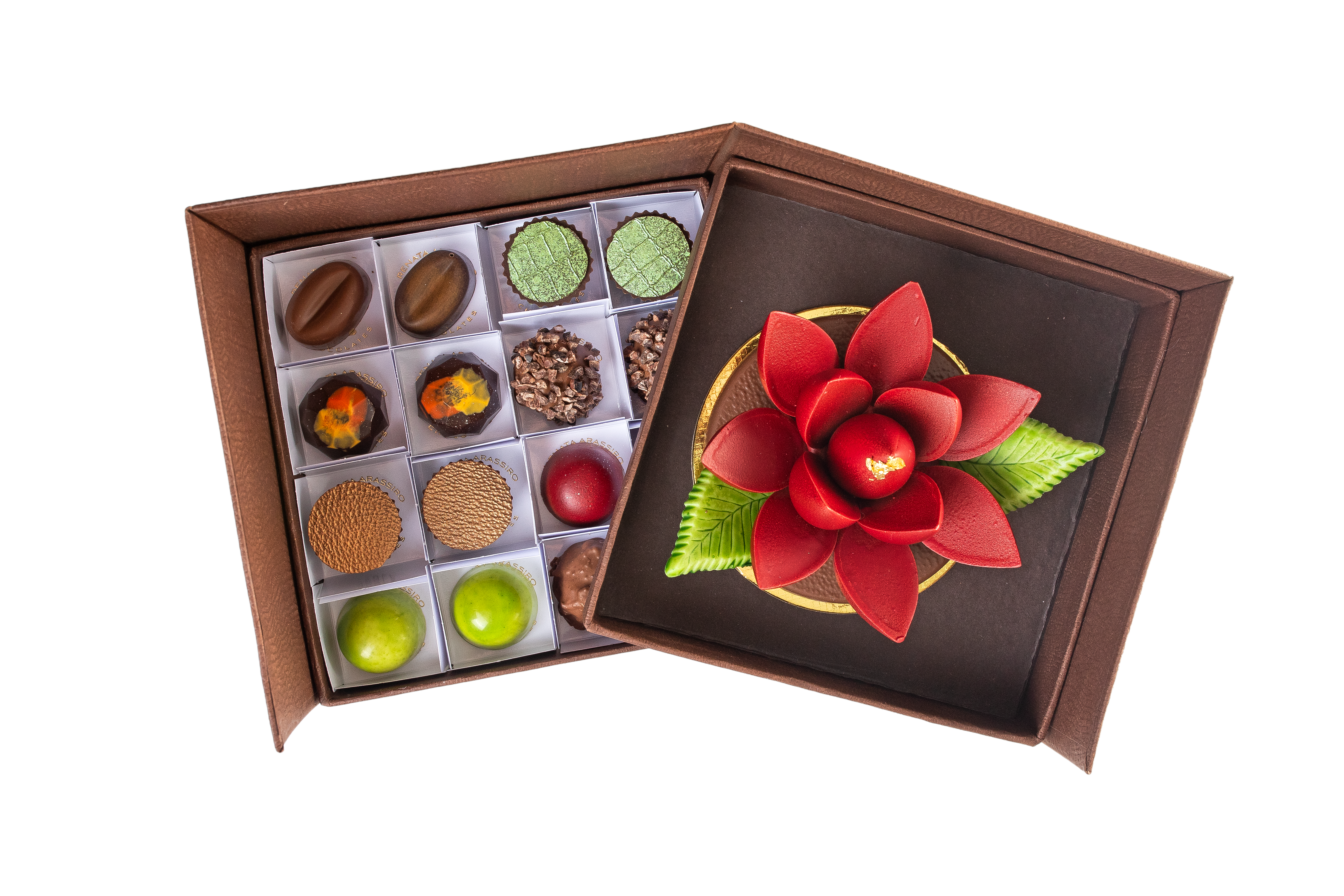 Caixa de bombons com grande chocolate em formato de flor de lótus • Divulgação